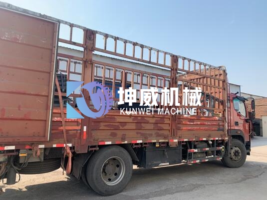江蘇鎮江大傾角皮帶機發貨